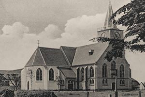 oude zwart-wit afbeelding van de kerk in het centrum van Elspeet